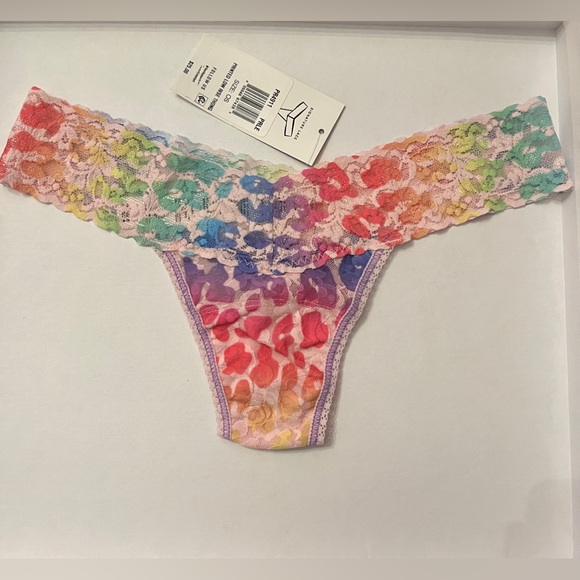 Hanky Panky Signature Lace Low Rise Thong in Juniper at Sue Parkinson